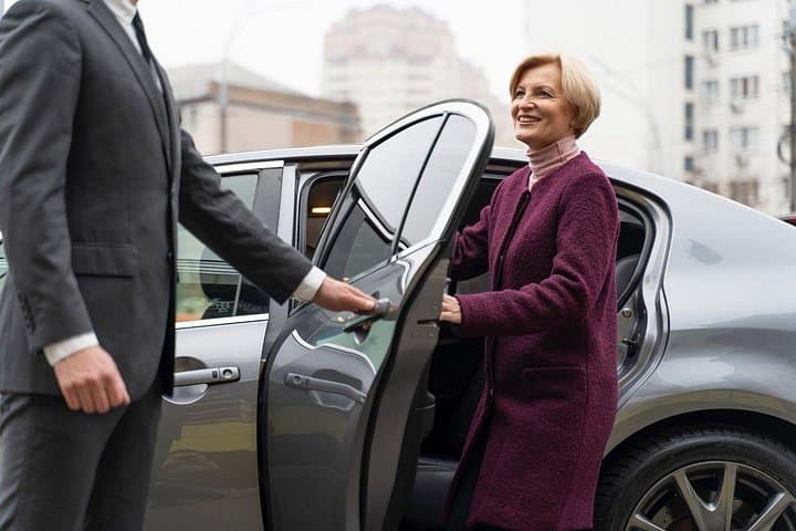 Gatwick Airport Private Transfer to from London