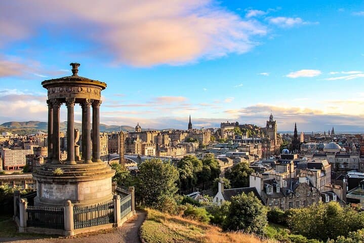 Edinburgh: Private Day Tour of Edinburgh & Gin Tasting Experience