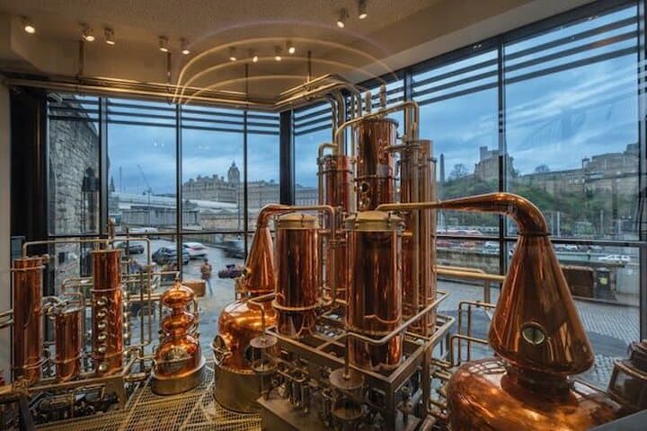 Edinburgh: Private Day Tour of Edinburgh & Gin Tasting Experience