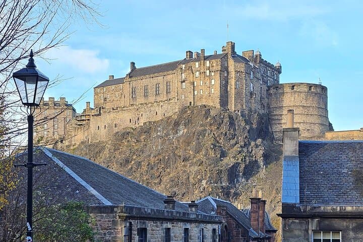 Edinburgh: Private Day Tour of Edinburgh & Gin Tasting Experience