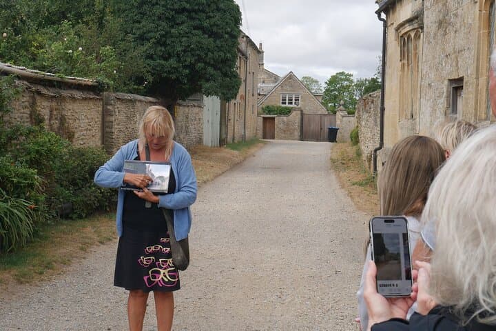 Downton Abbey and Village Small Group Tour from London