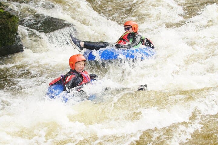 Double trouble on the Serpents Tail rapid near Horseshoe falls.