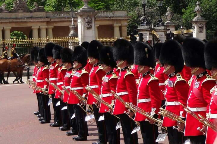 Changing of the Guard Guided Tour at Buckingham Palace