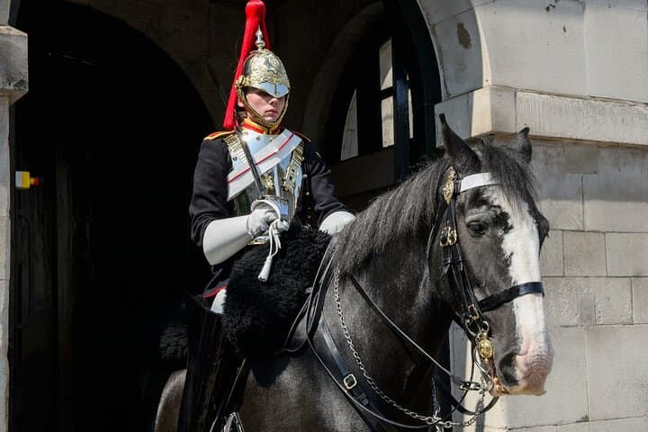 London Royal Crown and Changing of The Guard Walking Tour