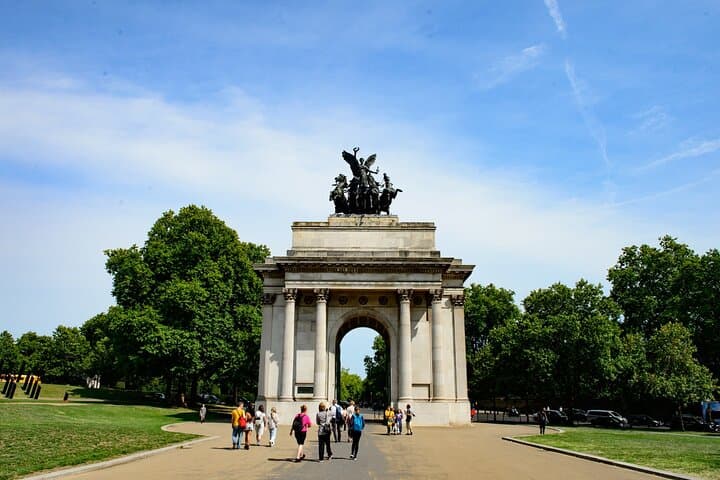 London Royal Crown and Changing of The Guard Walking Tour