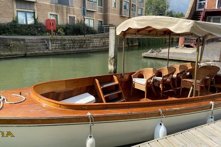 Oxford Sightseeing Boat Cruise with Prosecco