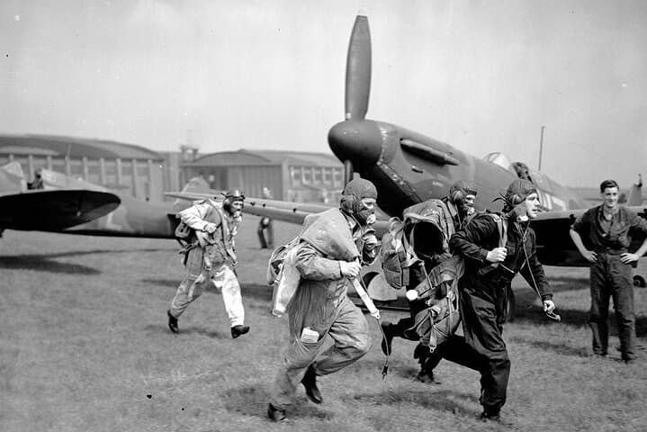 Duxford IWM Air Museum & Airfield Private Car Easy London Pickup