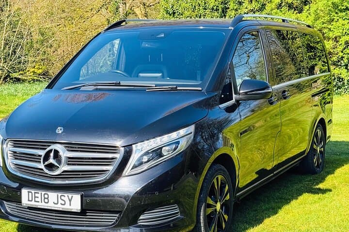 Northern Ireland Tour with Transfer by VIP Mercedes V-Class