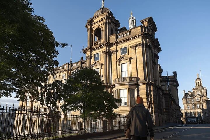 Self Guided Walking Tour of Edinburgh with Quizzes