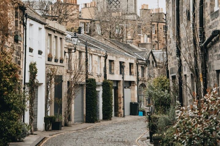 Self Guided Walking Tour of Edinburgh with Quizzes