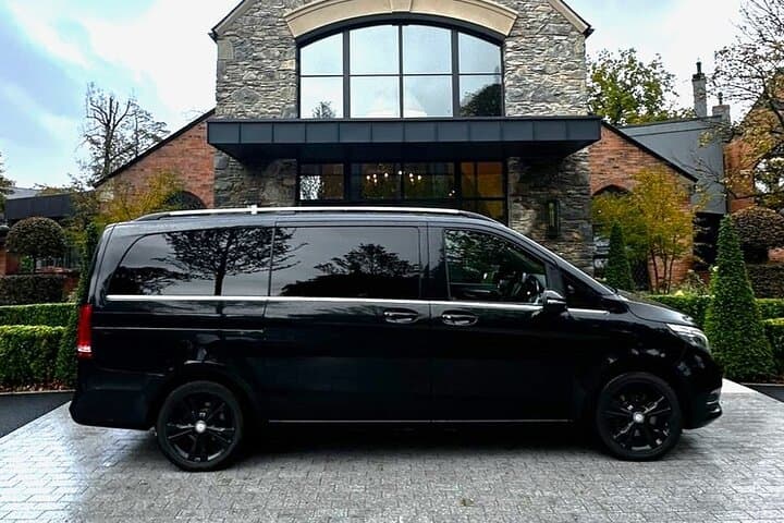 Northern Ireland Tour with Transfer by VIP Mercedes V-Class