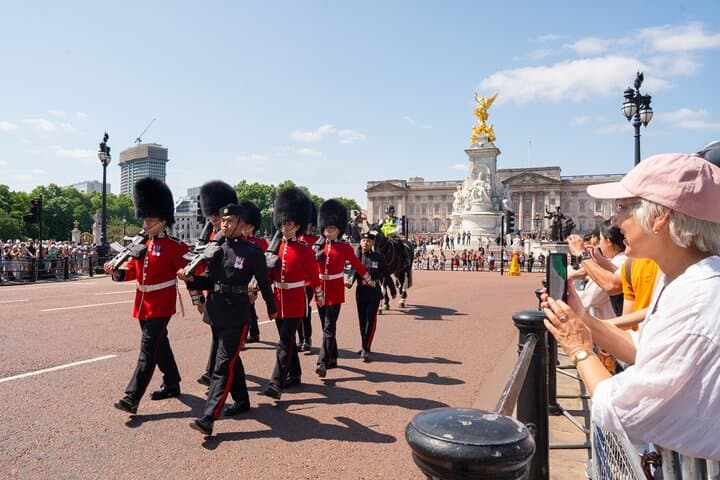 London: Westminster Abbey, Big Ben, Tower of London & Cruise