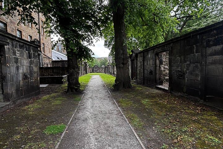 Licensed Historic Edinburgh Old Town Private Walking Tour
