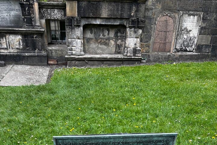 Licensed Historic Edinburgh Old Town Private Walking Tour