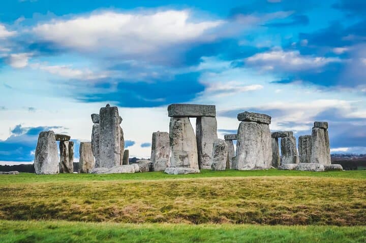 Southampton Cruise Transfer via Stonehenge & Bath Tour to London