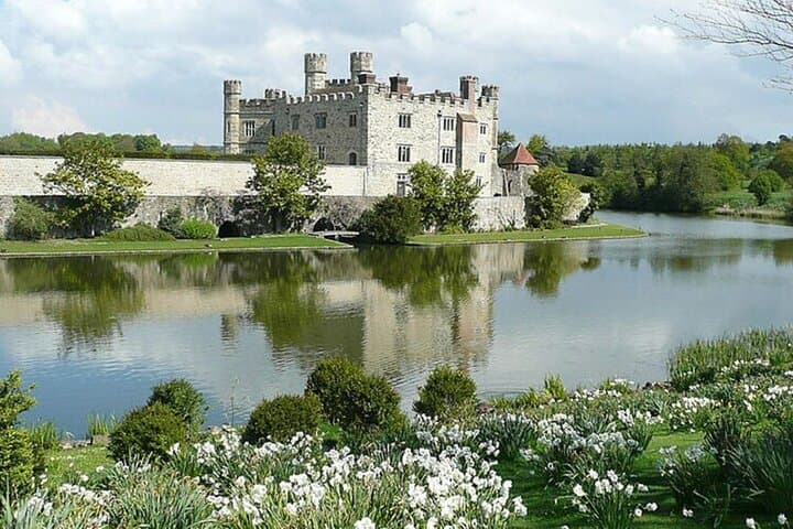 Leeds Castle, Canterbury Cathedral, & Dover Tour from London