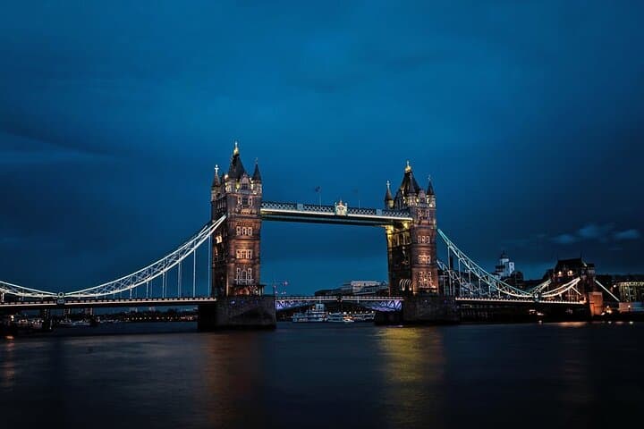 Airport Transfers: London Heathrow Airport to City Center Hotel