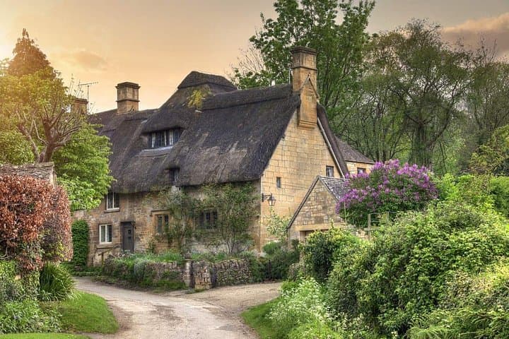Snap the perfect photo of charming Cotswold cottages with their golden stone wall
