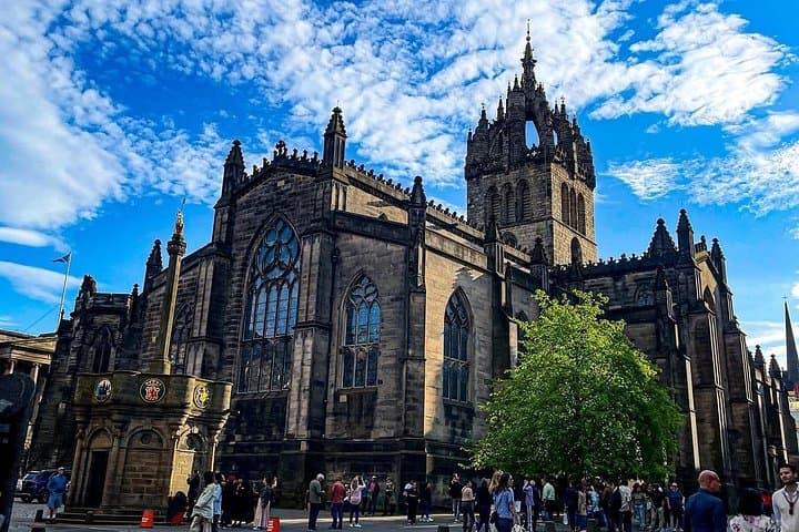 Edinburgh Private Day Guided Tour in a Black Cab