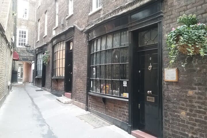 London: A Christmas Carol & Dicken's Inspiration Walking Tour