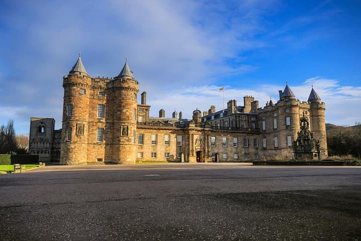 Edinburgh Castle, Royal Mile and Holyrood Palace Shore Excursion