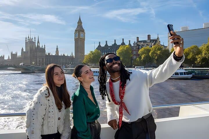 Thames Sightseeing Cruise with Flexible Time and Departure Pier