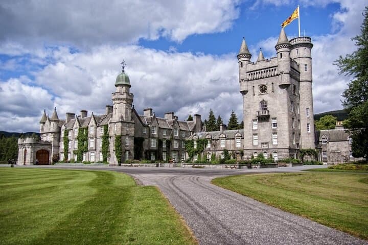 Aberdeen Private Tour: Balmoral Castle and Scenic Wonders