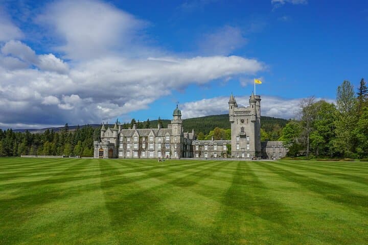 Aberdeen Private Tour: Balmoral Castle and Scenic Wonders