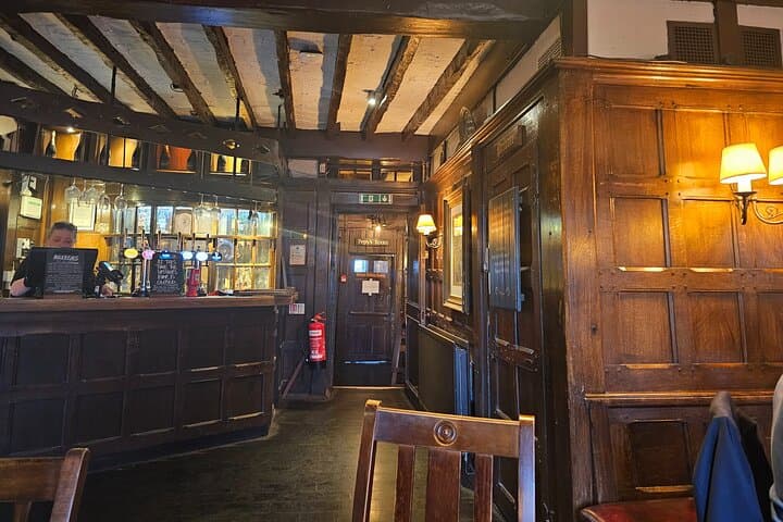 London Historical Pub Tour with Pilgrims and Pirates