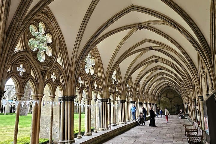 Luxury Sightseeing Southampton Cruise to Salisbury and Stonehenge