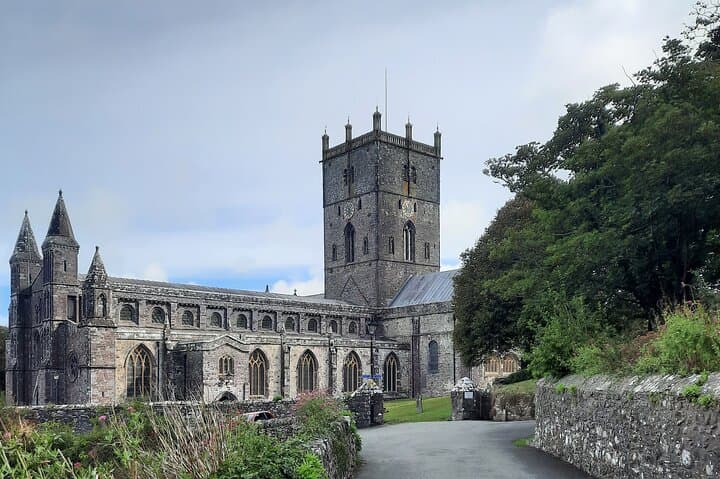 St. Davids City and Coastal Path Tour