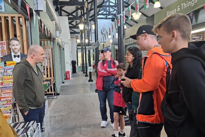 Rob Clarke chatting to one of our tours.