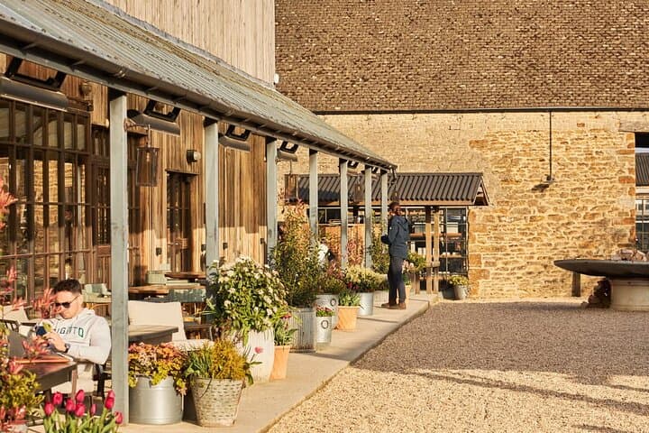 London to Estelle Manor Private Transfer