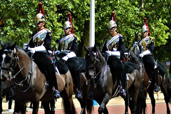 Changing of the Guard Walking Tour in London