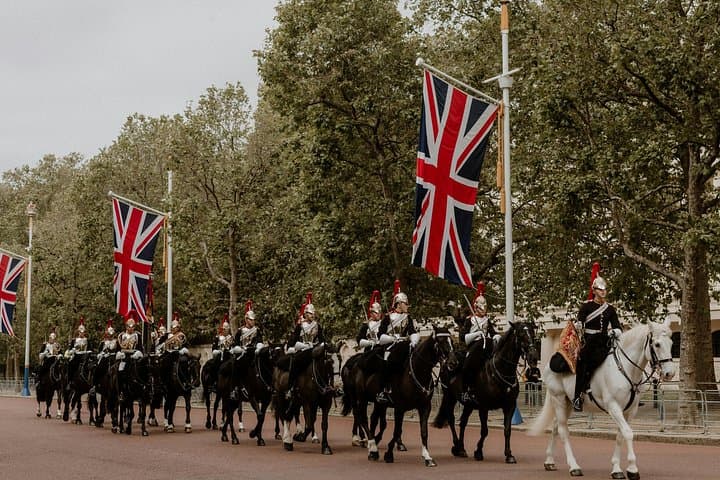 Changing of the Guard Walking Tour in London