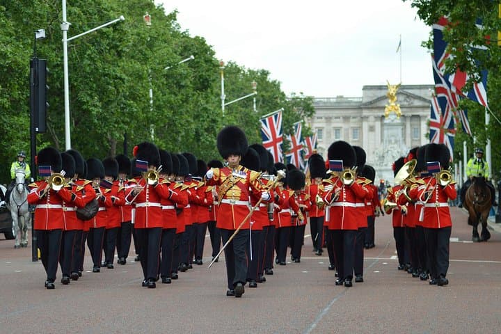 Changing of the Guard Walking Tour in London