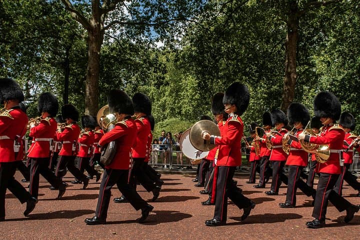 Changing of the Guard Walking Tour in London