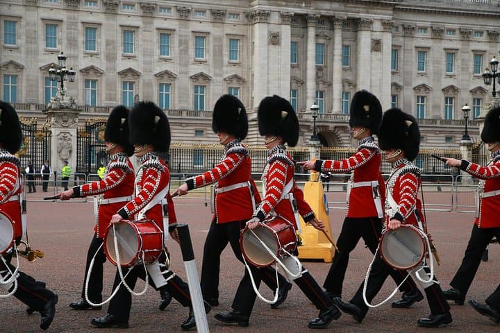 Changing of the Guard Walking Tour in London