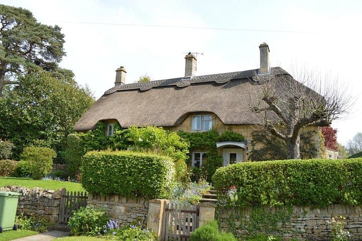 Private Full Day Cotswolds Tour from London Historic Towns