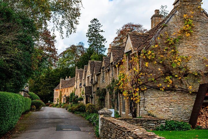 Private Full Day Cotswolds Tour from London Historic Towns