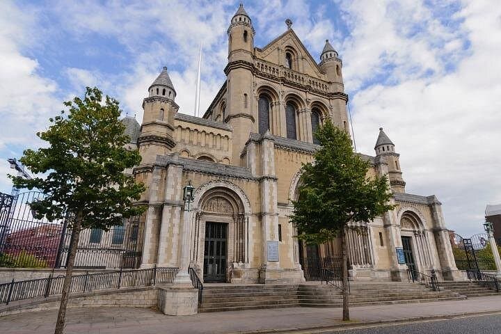 Belfast Self Guided Walking Tour with an APP