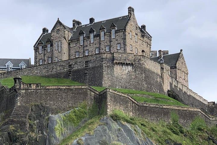 Edinburgh Castle and City Highlights Full Day Private Tour