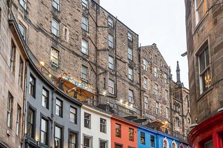 Edinburgh Castle and City Highlights Full Day Private Tour