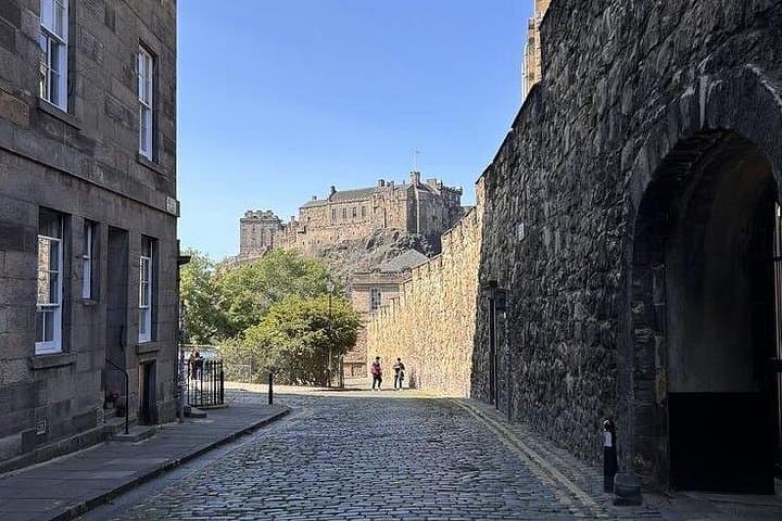 Edinburgh Castle and City Highlights Full Day Private Tour