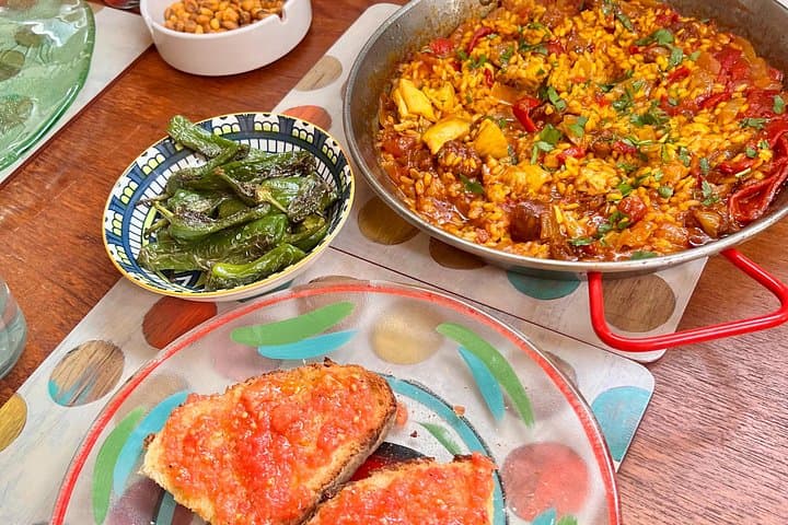 Private Spanish Cooking Class in London on a Houseboat