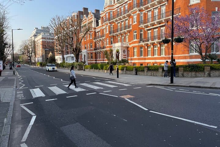 Rock and Roll Taxi Tour of London Icons and Legends