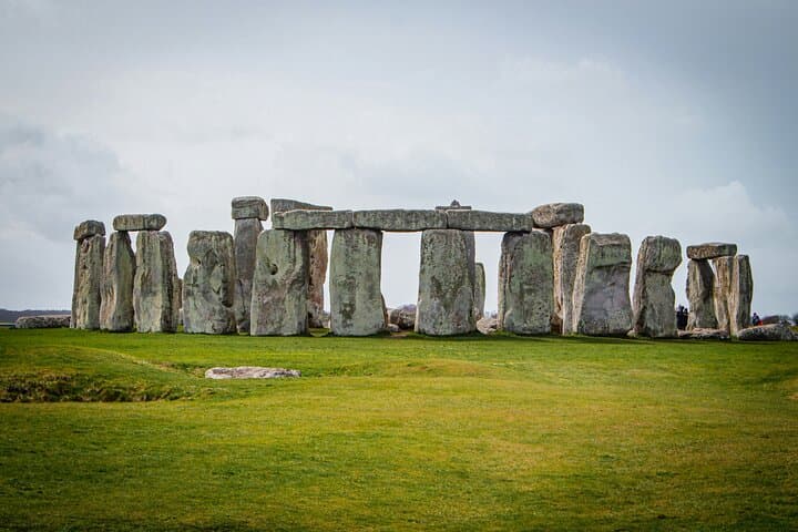 London to Stonehenge and Windsor Castle Day Tour