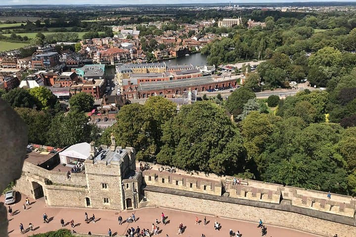 London to Southampton Via Windsor Castle - Private Transfer