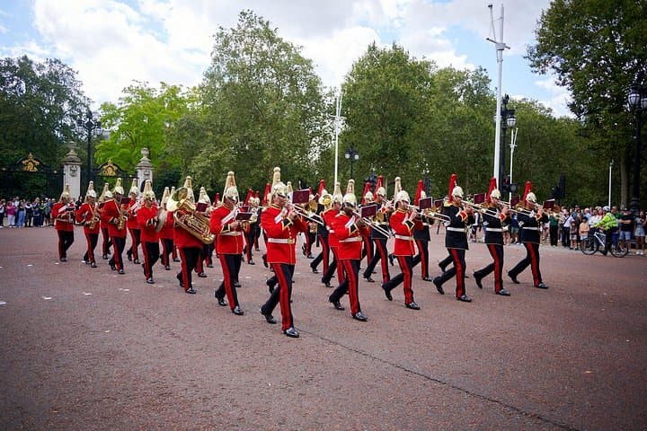 Private Guided Royal London Walking Tour with Guard Change
