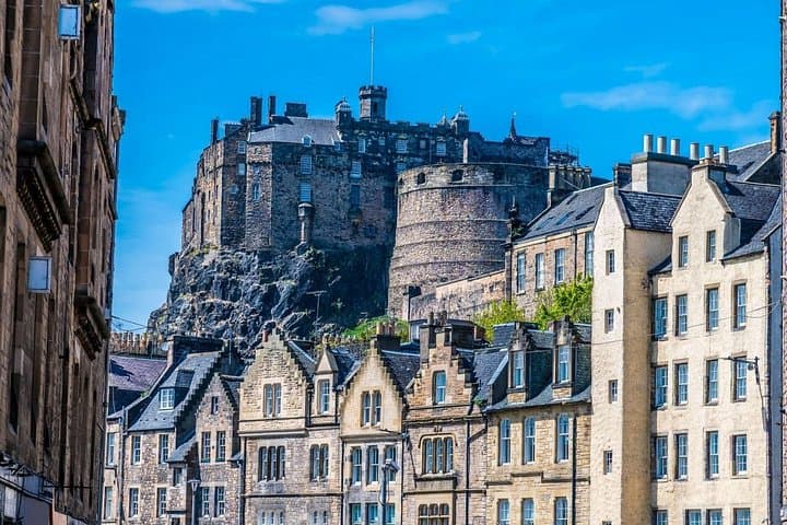 Private Walking Tour of Edinburgh Castle with Skip-the-Line